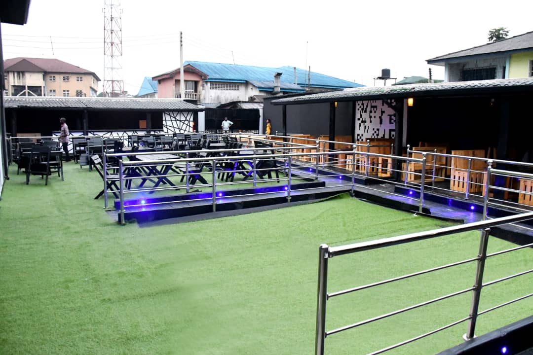 DE BOOTH LOUNGE Cover Image