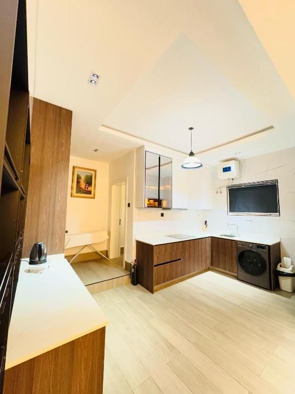 Bolton White Residence Gallery Image 9