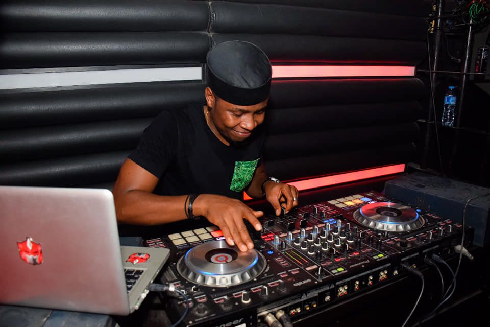 Play Imperial Lounge Gallery Image 4