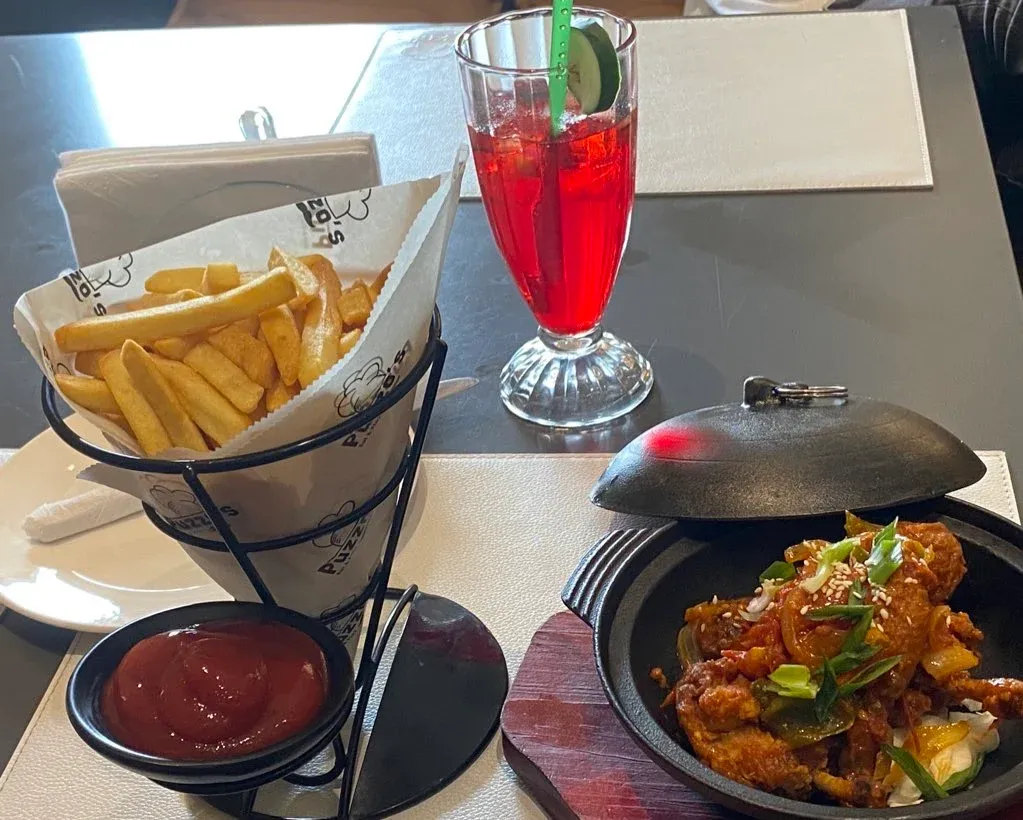 Play Imperial Lounge Gallery Image 7