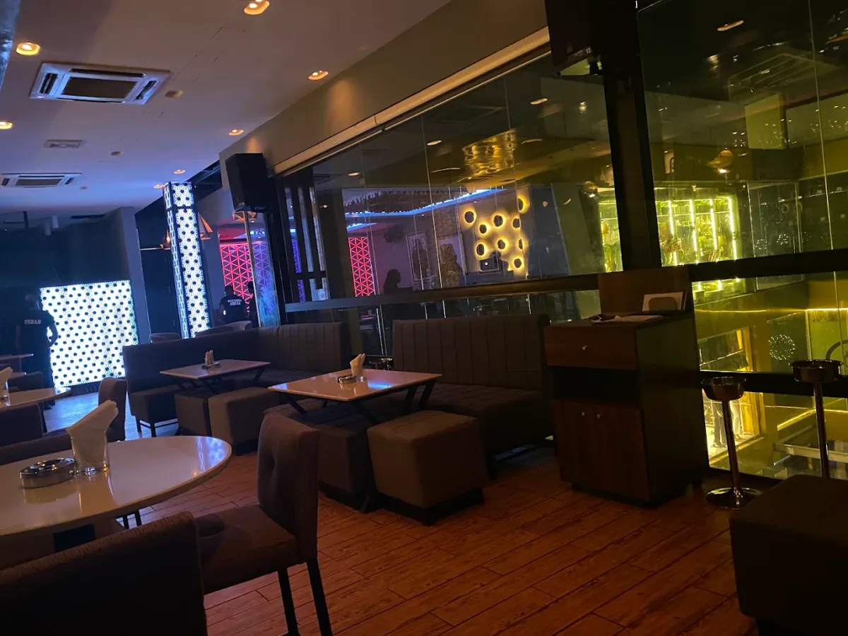 Grey Lounge Gallery Image 8