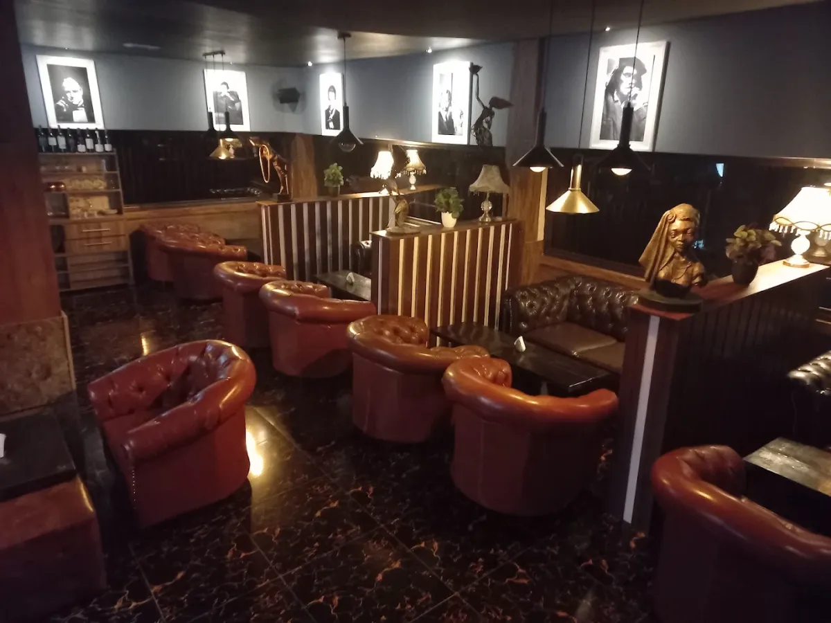 Hustlers Whiskey & Cigar Lounge Gallery Image 3