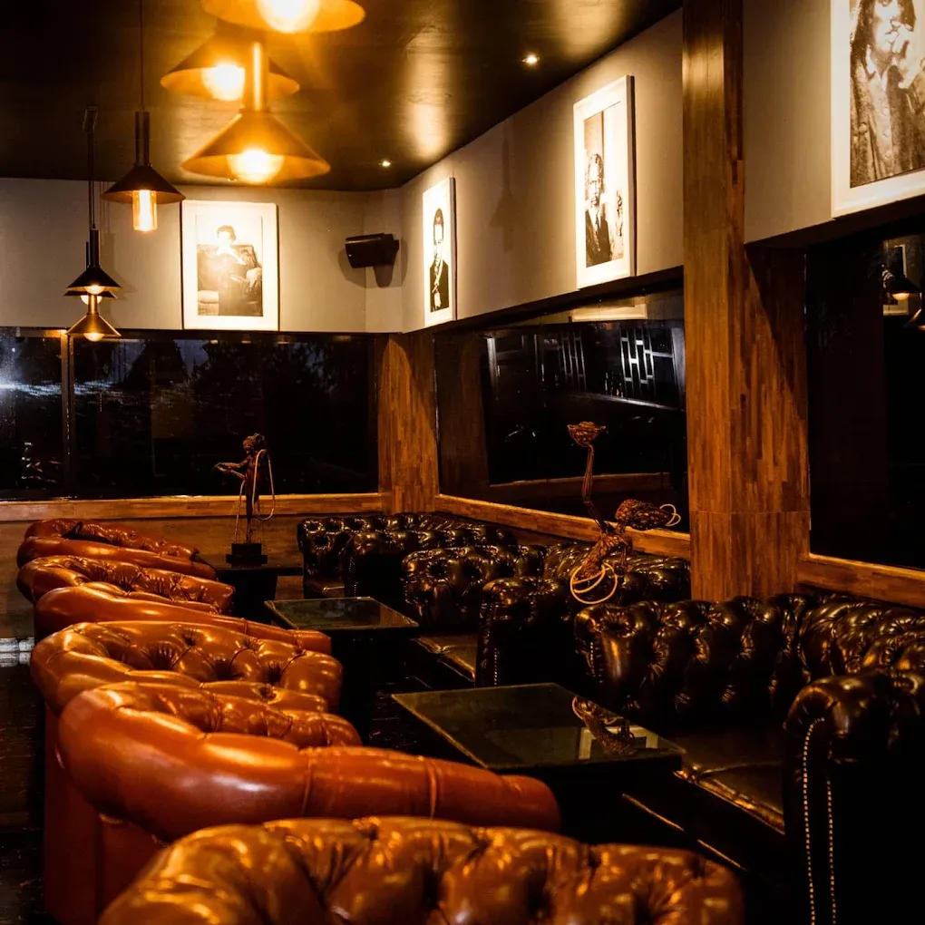 Hustlers Whiskey & Cigar Lounge Gallery Image 8