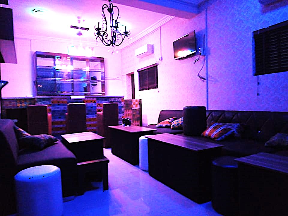 HUGO’S COFFEE LOUNGE Gallery Image 3