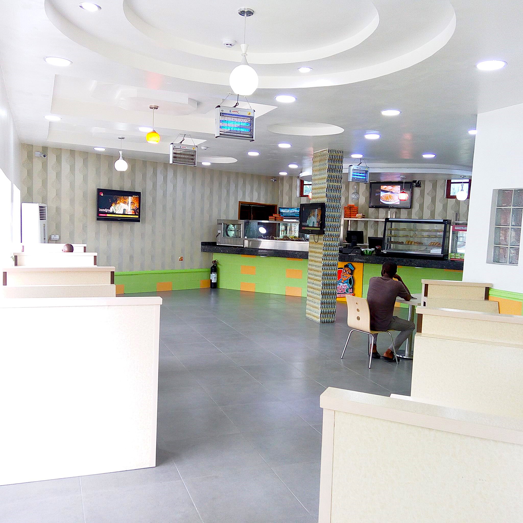 4GEE & CHICKEN FAST FOOD Gallery Image 3