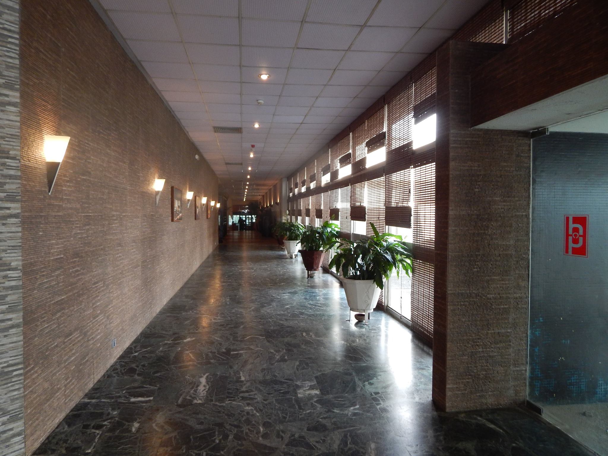 HOTEL PRESIDENTIAL Gallery Image 8