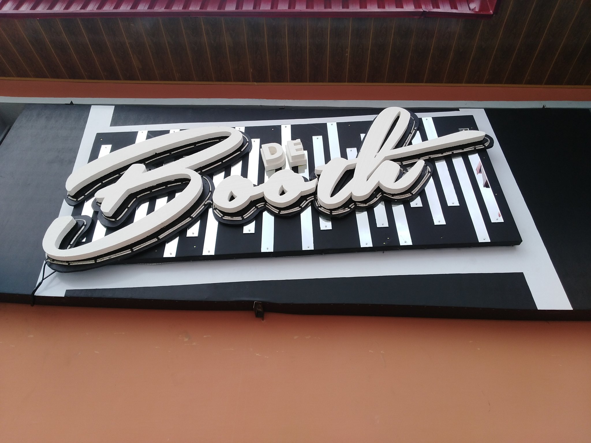 DE BOOTH LOUNGE Gallery Image 2