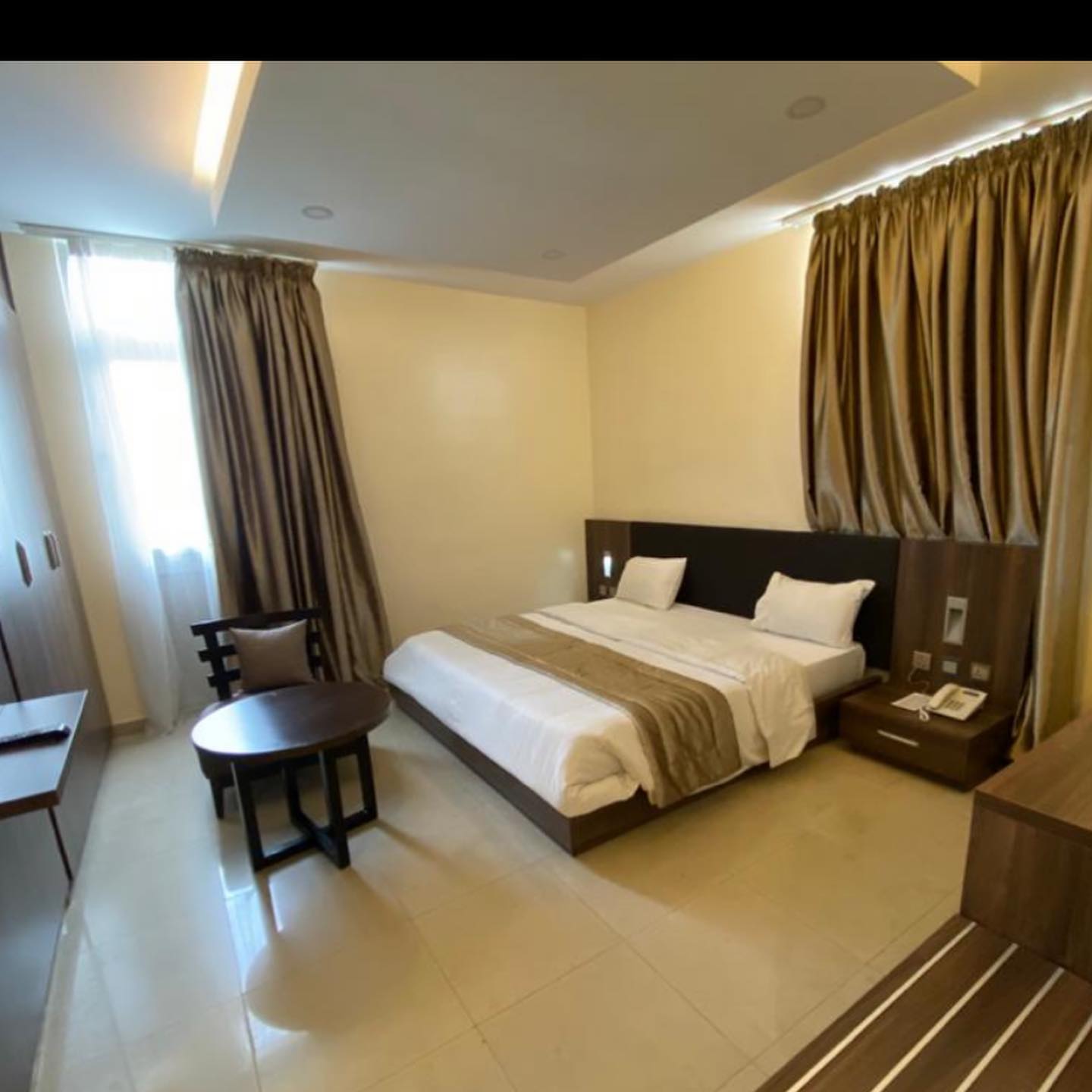 HOTEL PRESIDENTIAL Gallery Image 5