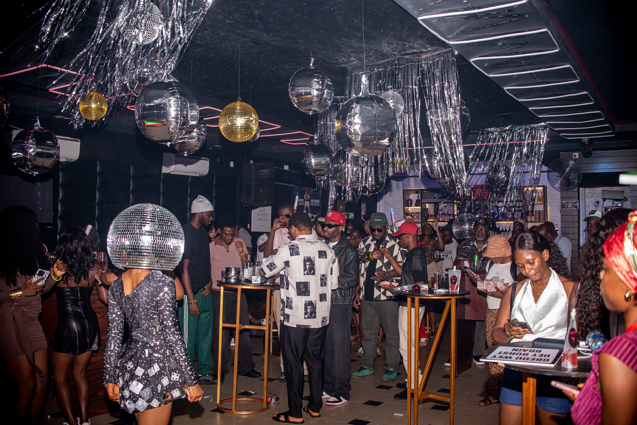 LIQUID LOUNGE & BAR Gallery Image 6