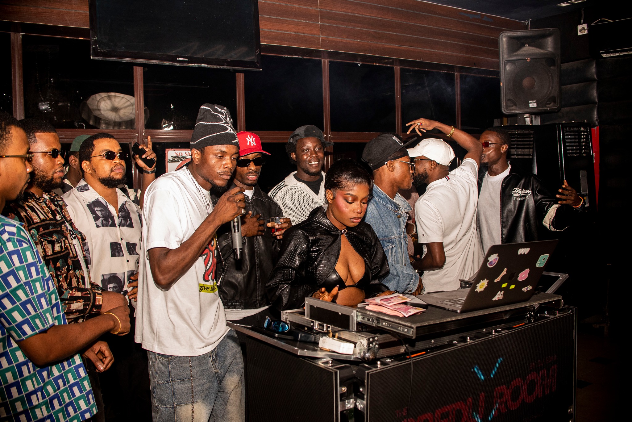 LIQUID LOUNGE & BAR Gallery Image 7