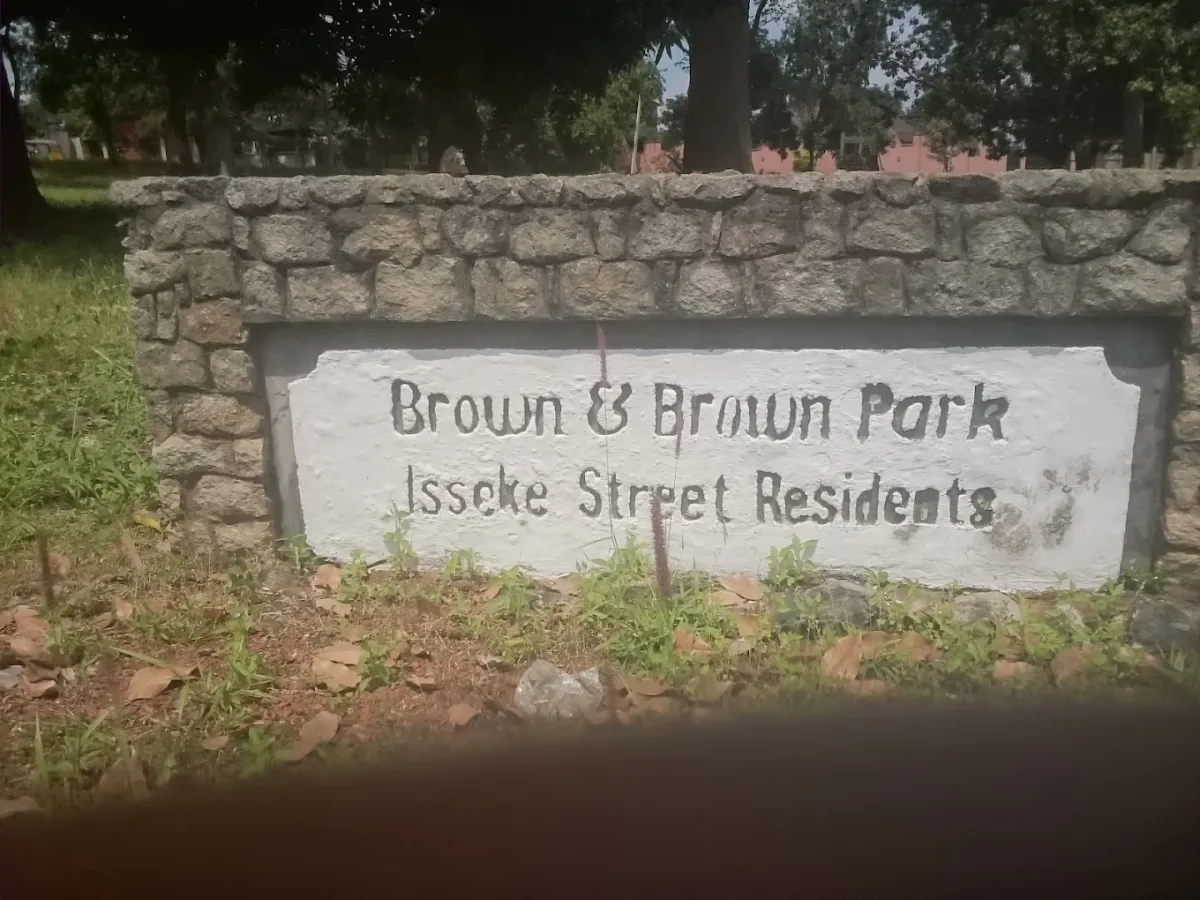 Brown and Brown Park Gallery Image 1
